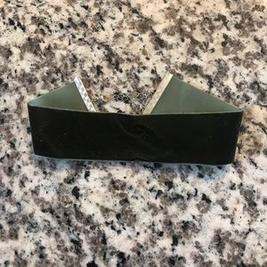 Green velvet chocker